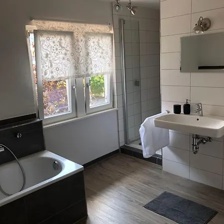 Zum Bahnhoefle Restaurant & - Am Rhein فندق *