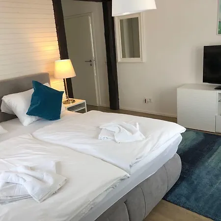 Zum Bahnhoefle Restaurant & - Am Rhein فندق