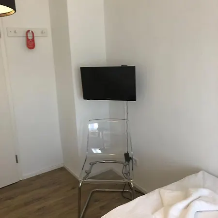 Zum Bahnhoefle Restaurant & - Am Rhein فندق