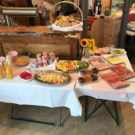 Zum Bahnhoefle Restaurant & - Am Rhein فندق *