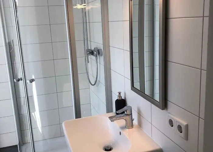 Szálloda Zum Bahnhoefle Restaurant & - Am Rhein