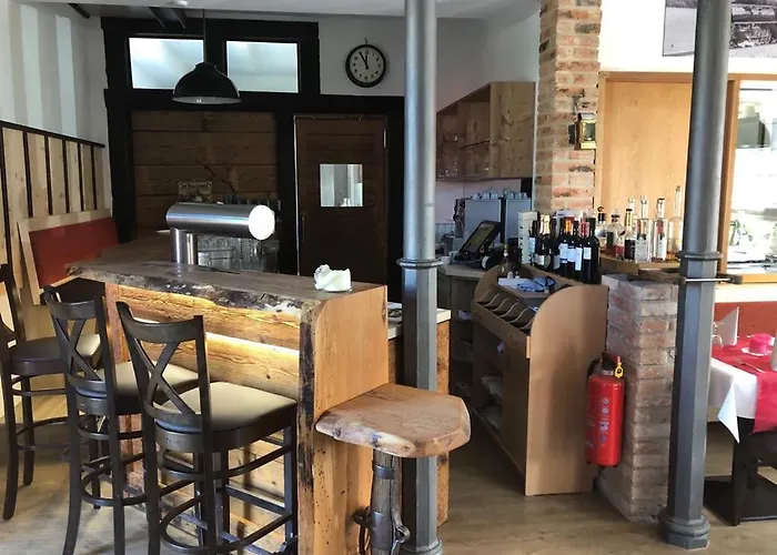 Zum Bahnhoefle Restaurant & - Am Rhein *